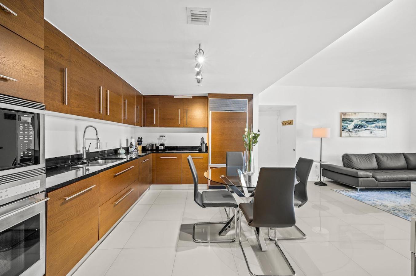 *iconic W Icon Condo/ Pool&waterviews*freespa* Apartment Miami