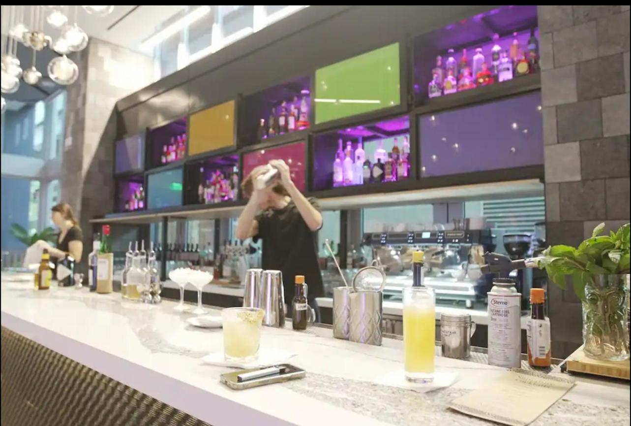 Yotel 4*