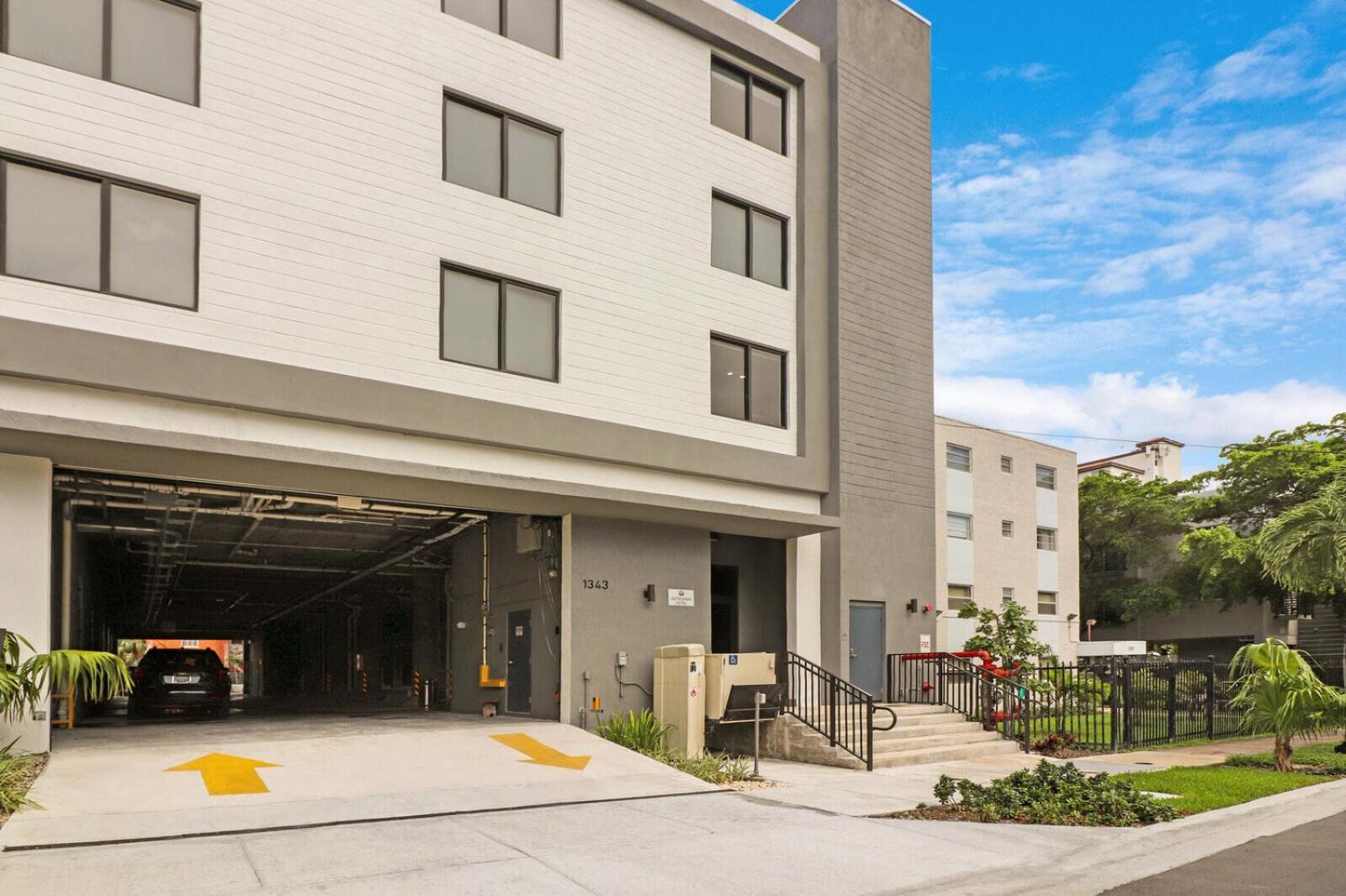 Apartment Roami At Metro Park