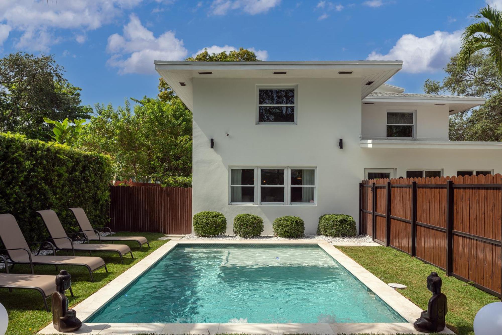 Oasis Vista Luxury Villa! 10 Min From Beach, Private Gym, Location! Miami