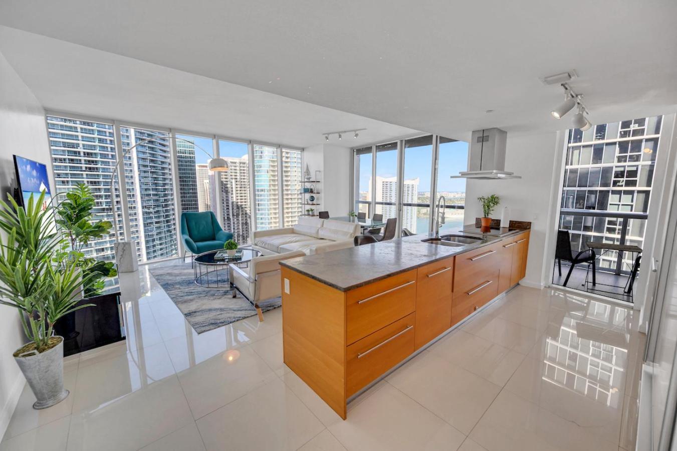 *w Icon Brickell- Luxury 2br Highrise Corner Condo** Miami