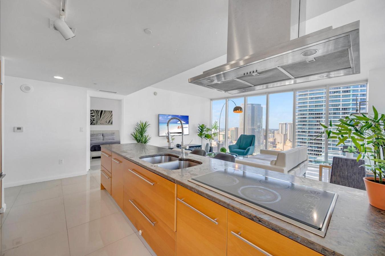 *w Icon Brickell- Luxury 2br Highrise Corner Condo**