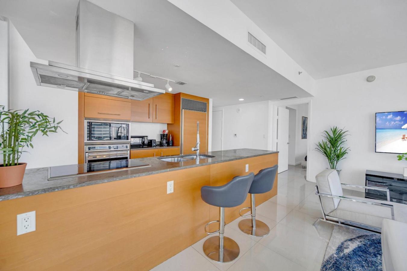 Aparthotel *w Icon Brickell- Luxury 2br Highrise Corner Condo** Miami