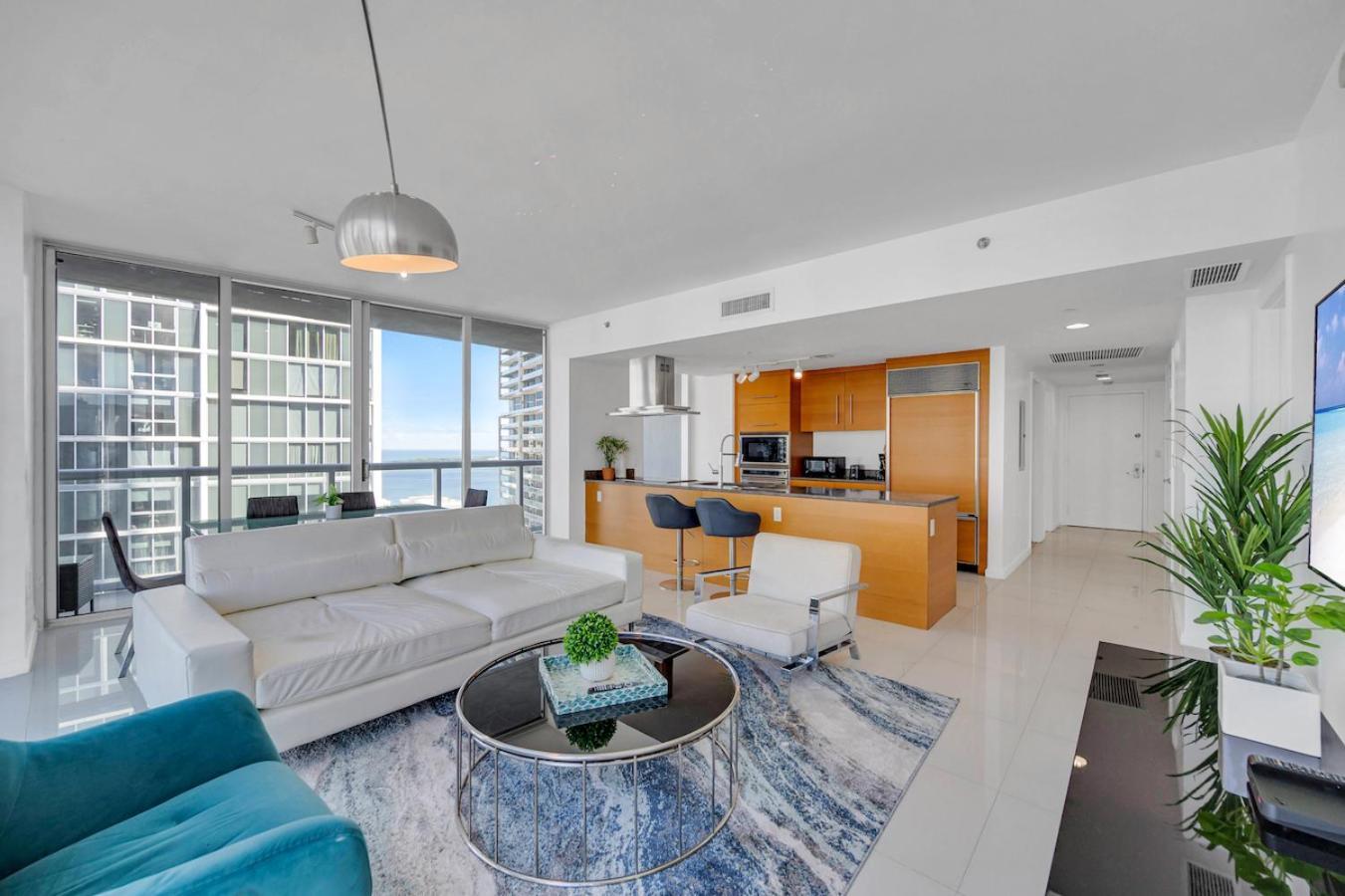 *w Icon Brickell- Luxury 2br Highrise Corner Condo** Aparthotel