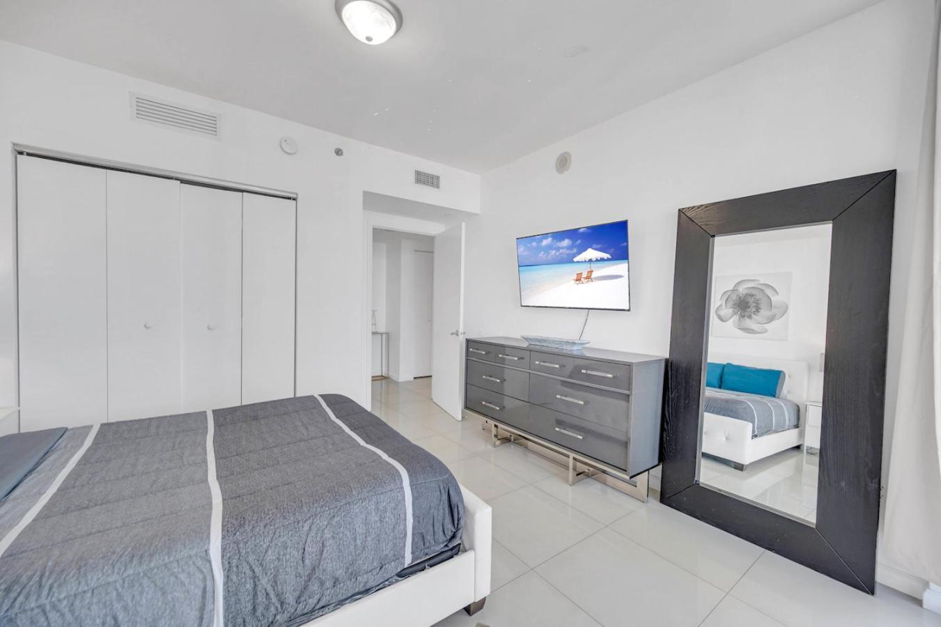 *w Icon Brickell- Luxury 2br Highrise Corner Condo** Miami