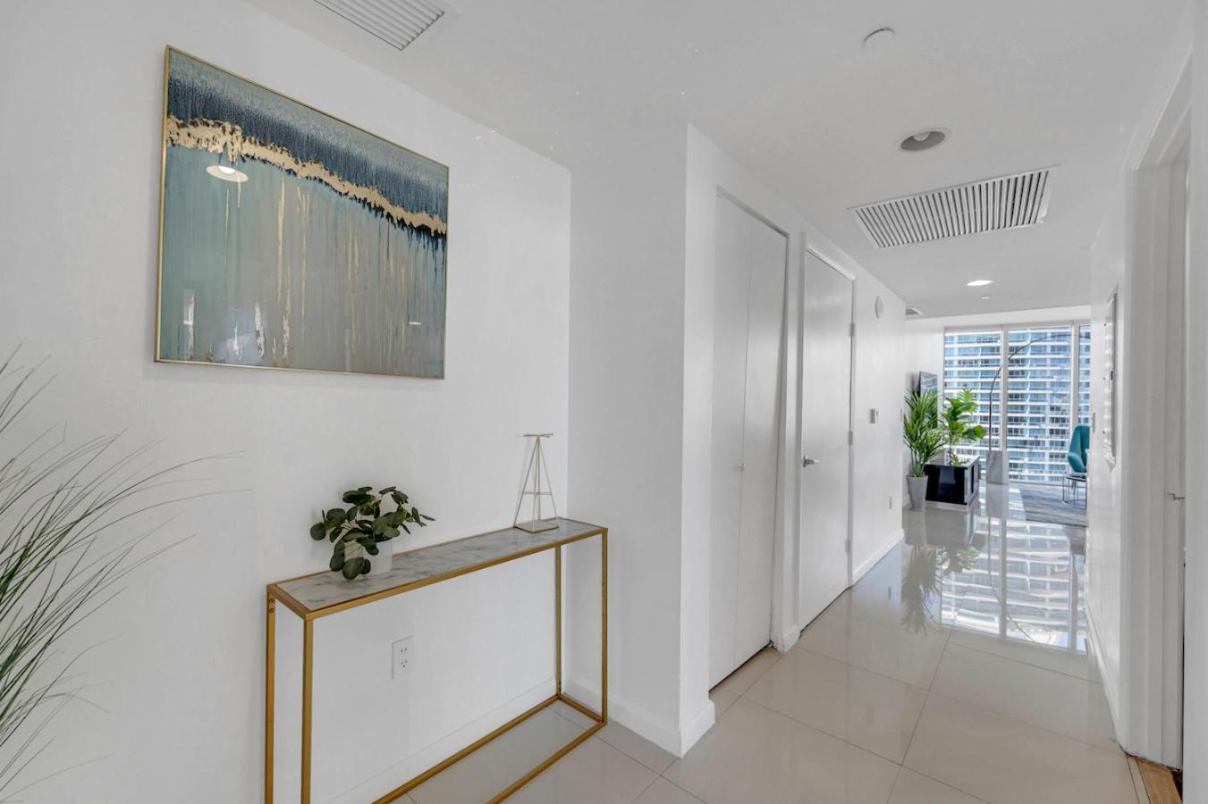 Aparthotel *w Icon Brickell- Luxury 2br Highrise Corner Condo** *