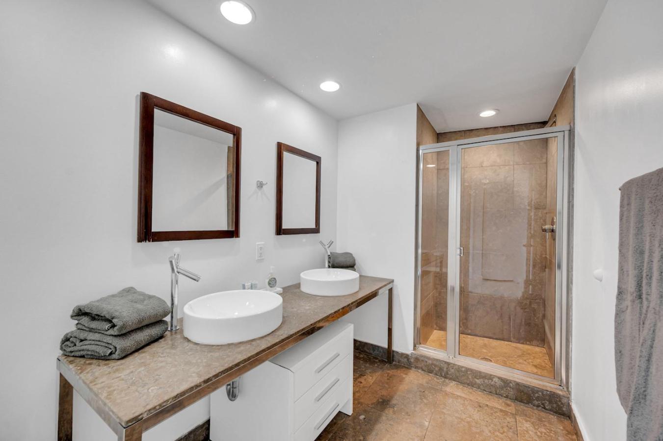 *w Icon Brickell- Luxury 2br Highrise Corner Condo** * Miami