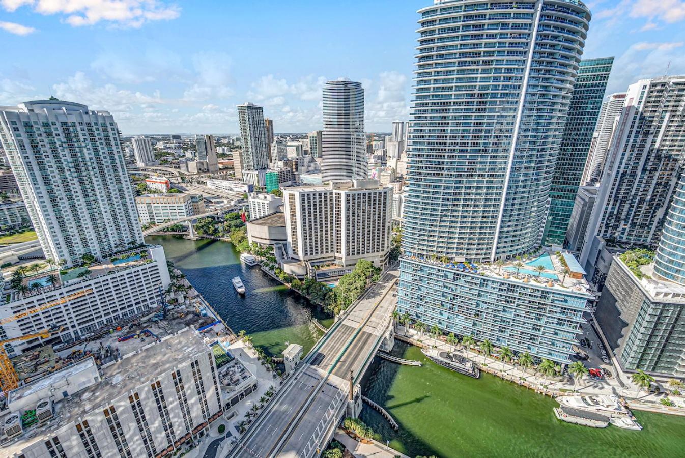 *w Icon Brickell- Luxury 2br Highrise Corner Condo** * Miami