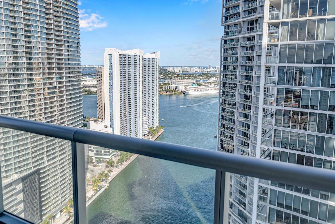 *w Icon Brickell- Luxury 2br Highrise Corner Condo** Aparthotel Miami