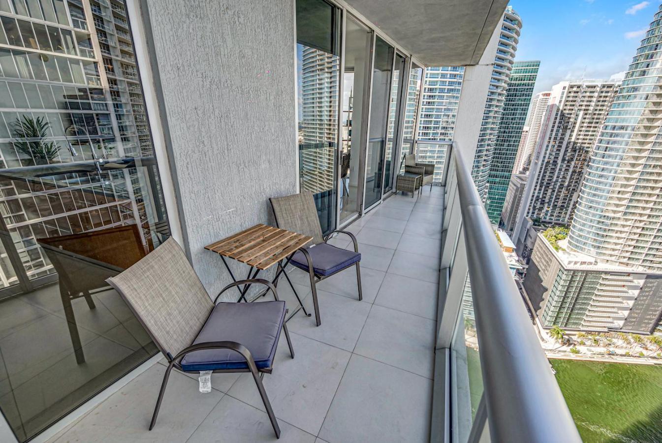 *w Icon Brickell- Luxury 2br Highrise Corner Condo**