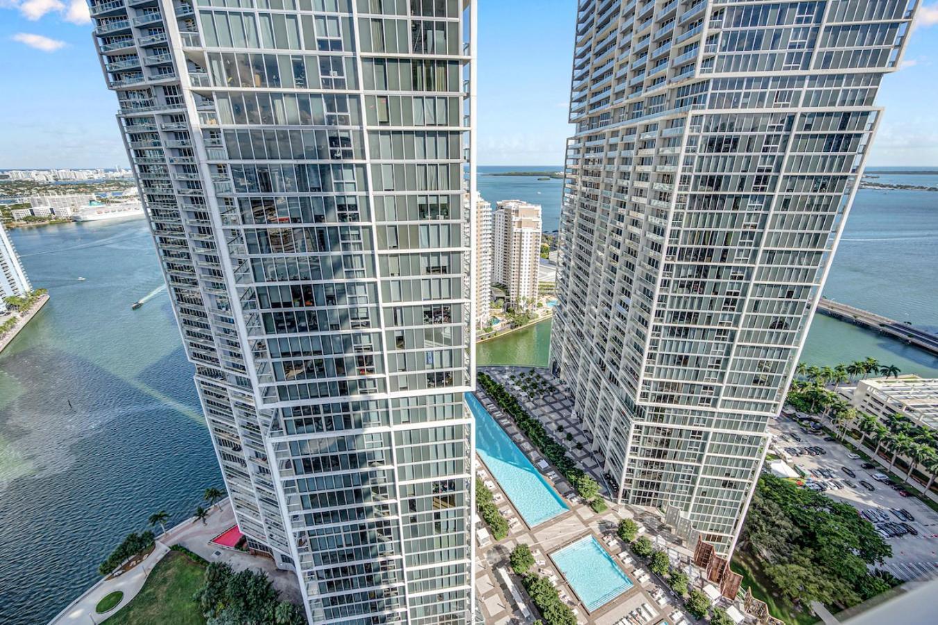 *w Icon Brickell- Luxury 2br Highrise Corner Condo** Aparthotel