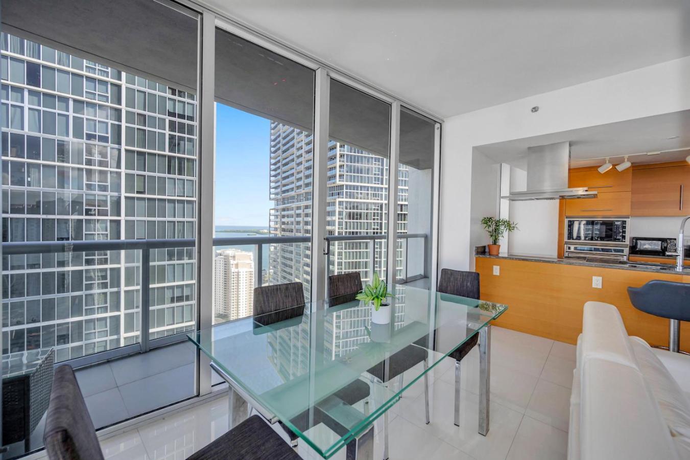 Aparthotel *w Icon Brickell- Luxury 2br Highrise Corner Condo** *