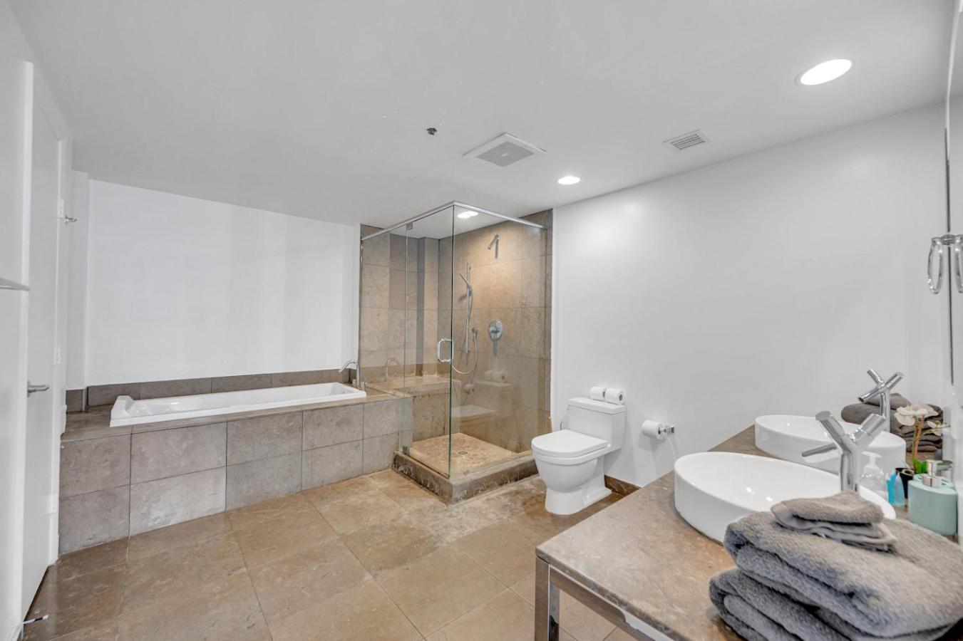 *w Icon Brickell- Luxury 2br Highrise Corner Condo** Aparthotel *