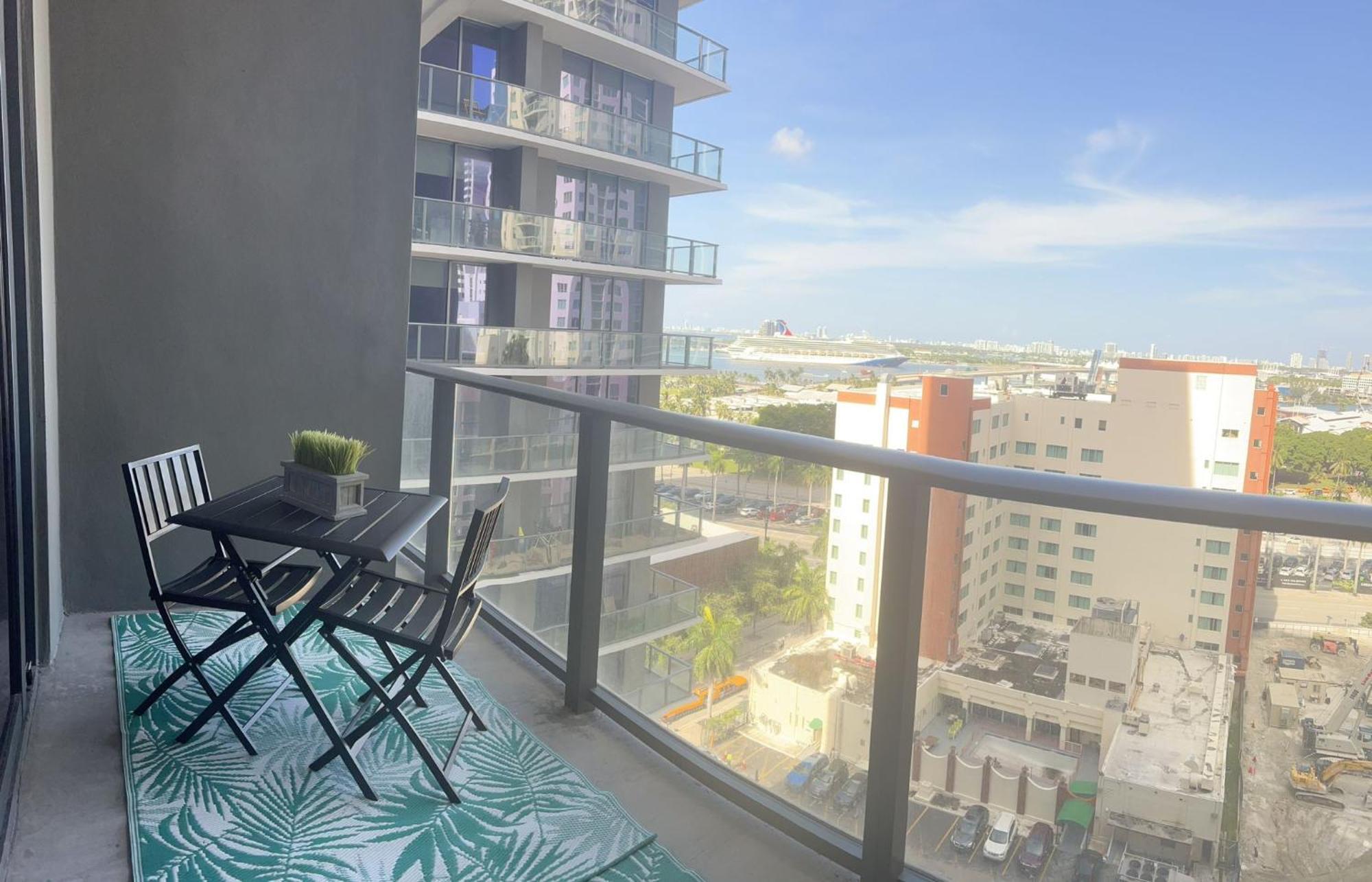 Luxury 2'2 Brickell Downtown Apartment