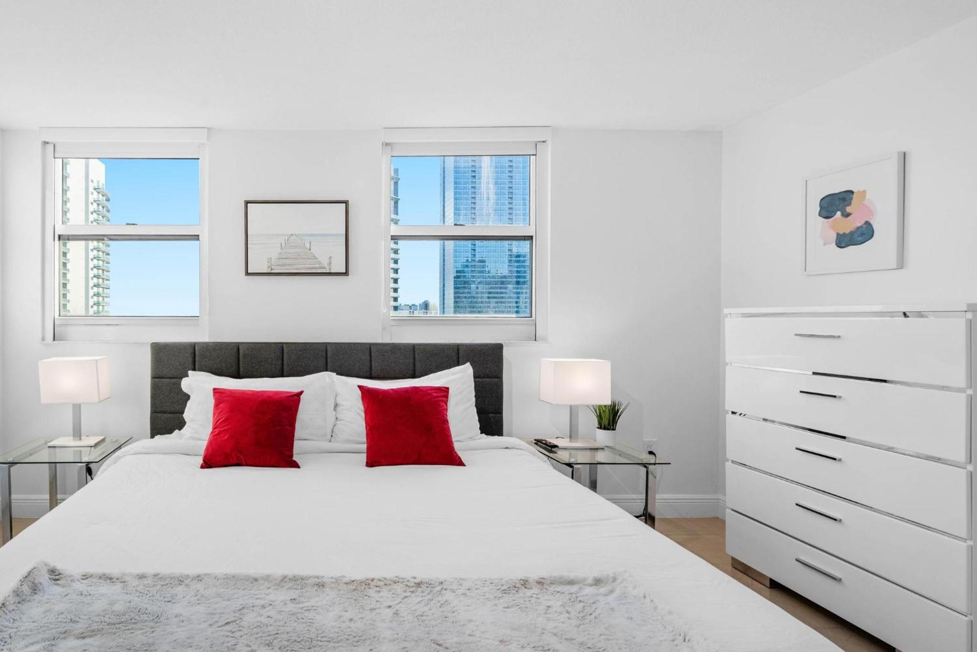 Bnb Hyperion - Luxe 3b W City & Ocean Views Holiday home Miami