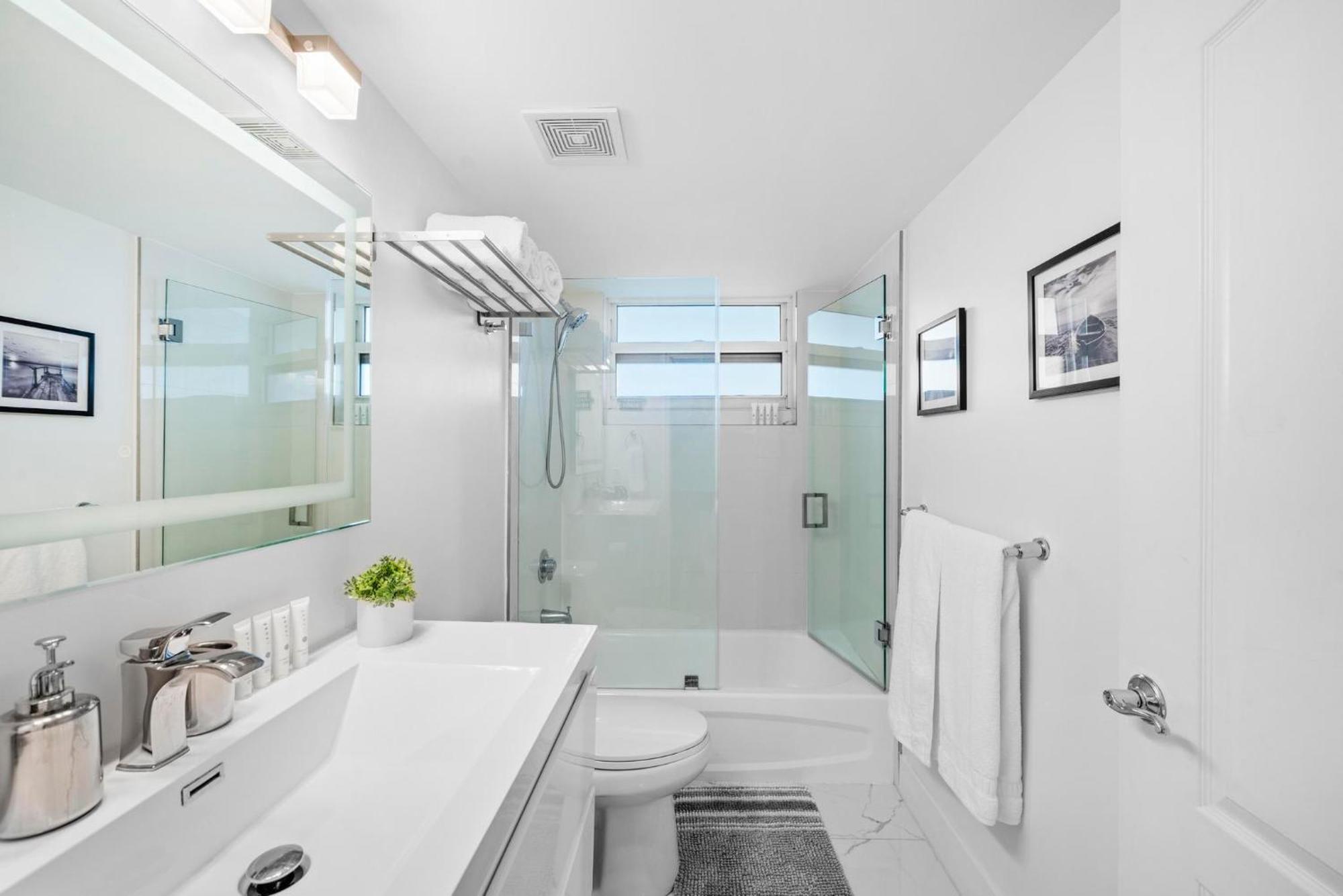 Bnb Hyperion - Luxe 3b W City & Ocean Views Holiday home
