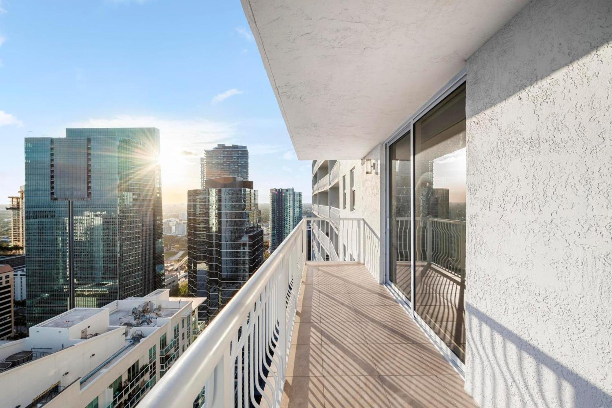 Bnb Hyperion - Luxe 3b W City & Ocean Views Holiday home *