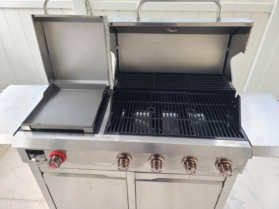 Boutique Style House, Mini Golf Bbq Hot-tub Ev-charger Foosball *