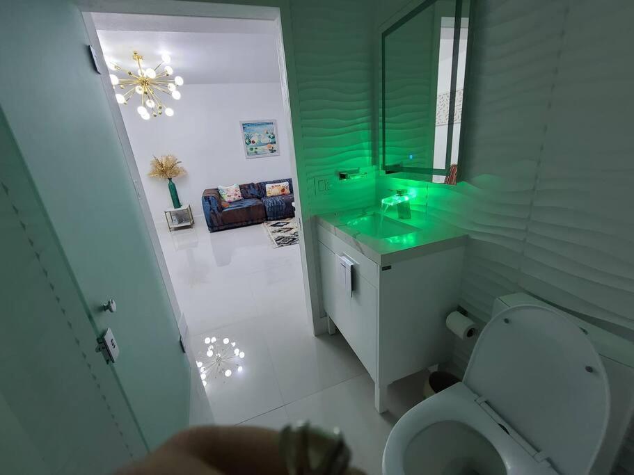 Boutique Style House, Mini Golf Bbq Hot-tub Ev-charger Foosball