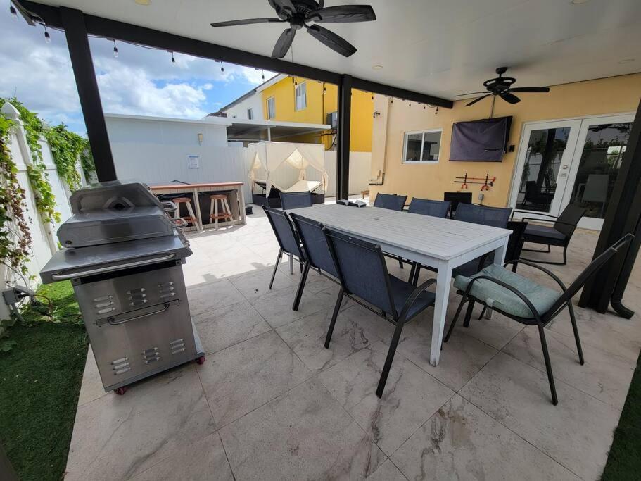 Boutique Style House, Mini Golf Bbq Hot-tub Ev-charger Foosball Holiday home *