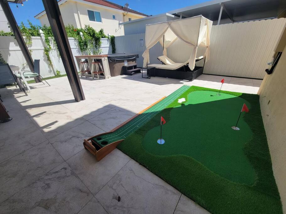 Boutique Style House, Mini Golf Bbq Hot-tub Ev-charger Foosball Holiday home Miami
