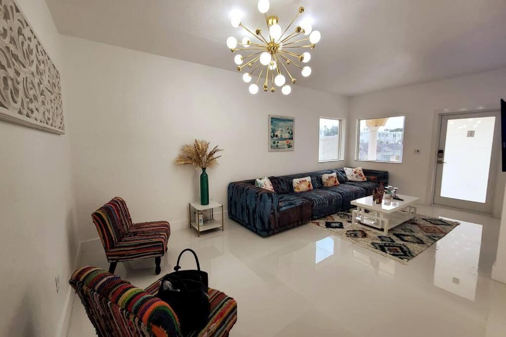 Boutique Style House, Mini Golf Bbq Hot-tub Ev-charger Foosball Miami