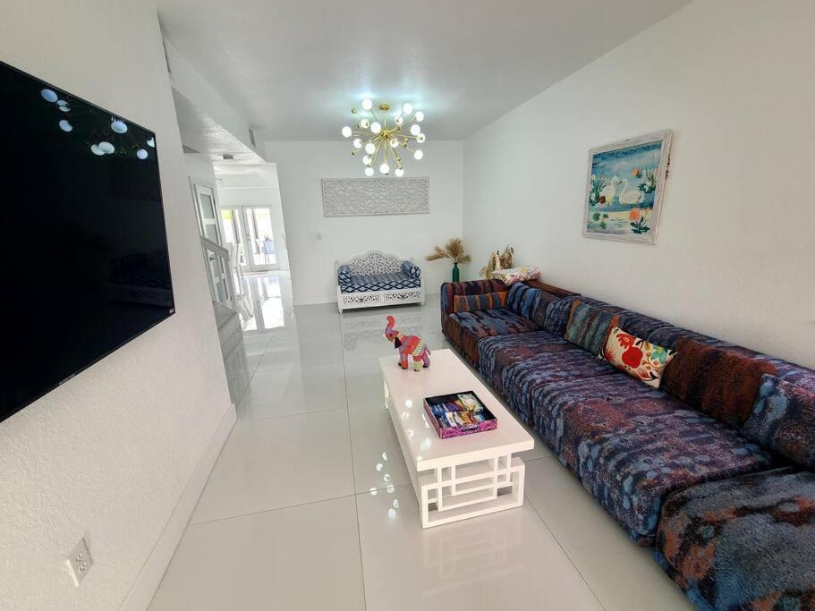 Holiday home Boutique Style House, Mini Golf Bbq Hot-tub Ev-charger Foosball Miami