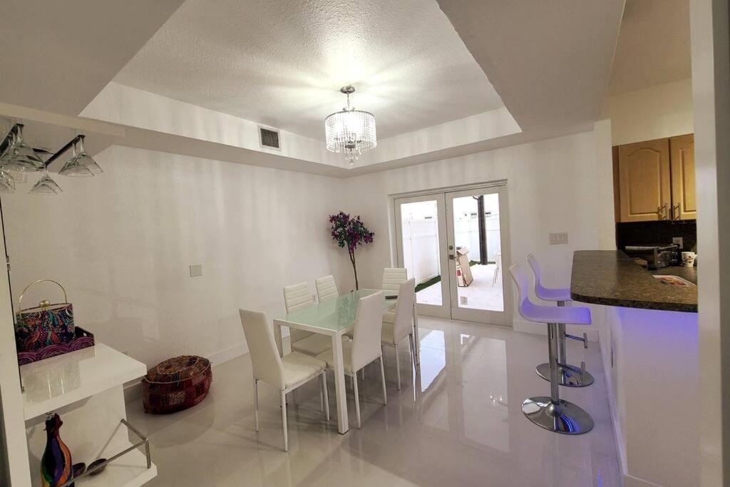 Boutique Style House, Mini Golf Bbq Hot-tub Ev-charger Foosball Miami