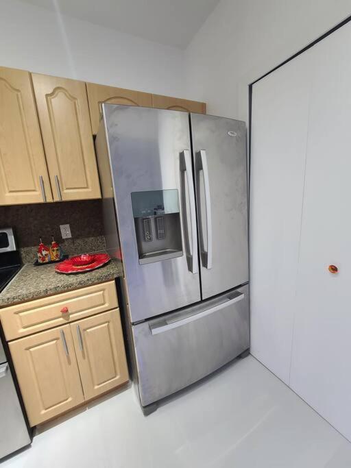 Boutique Style House, Mini Golf Bbq Hot-tub Ev-charger Foosball Holiday home Miami