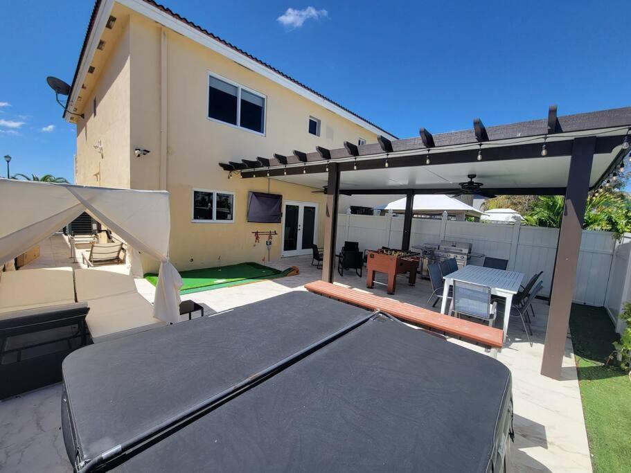 Boutique Style House, Mini Golf Bbq Hot-tub Ev-charger Foosball *