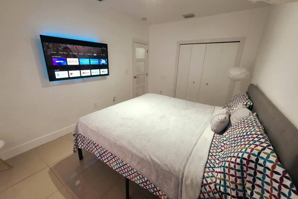 Boutique Style House, Mini Golf Bbq Hot-tub Ev-charger Foosball Holiday home
