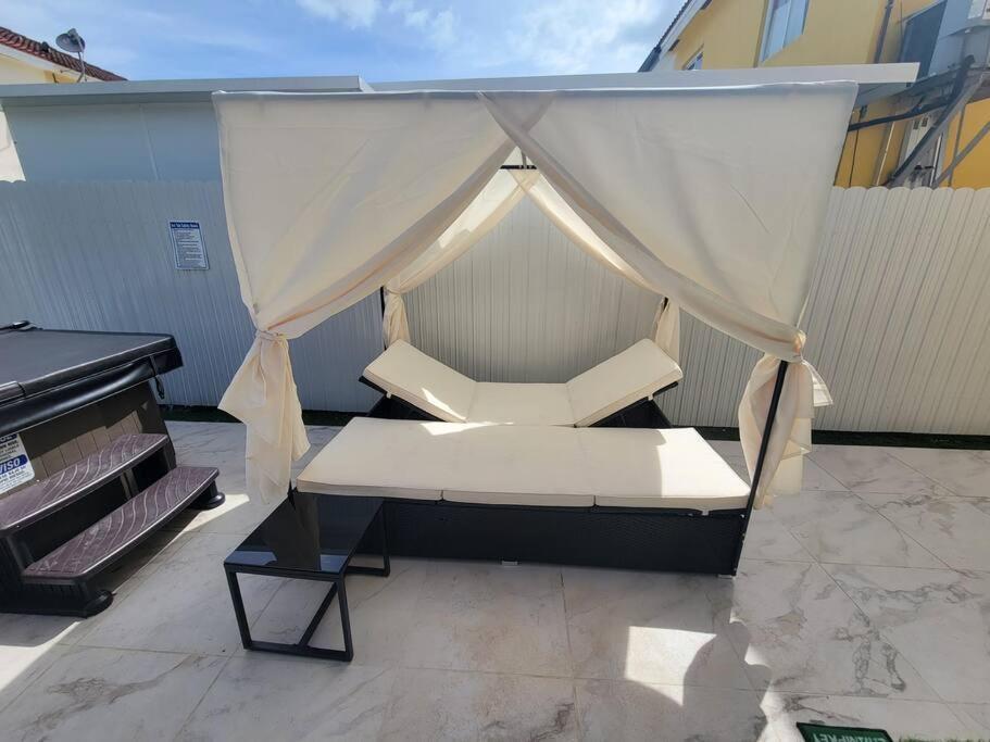 Boutique Style House, Mini Golf Bbq Hot-tub Ev-charger Foosball Miami