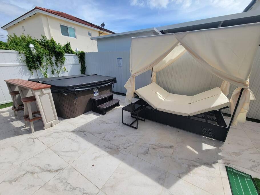 Boutique Style House, Mini Golf Bbq Hot-tub Ev-charger Foosball Holiday home Miami