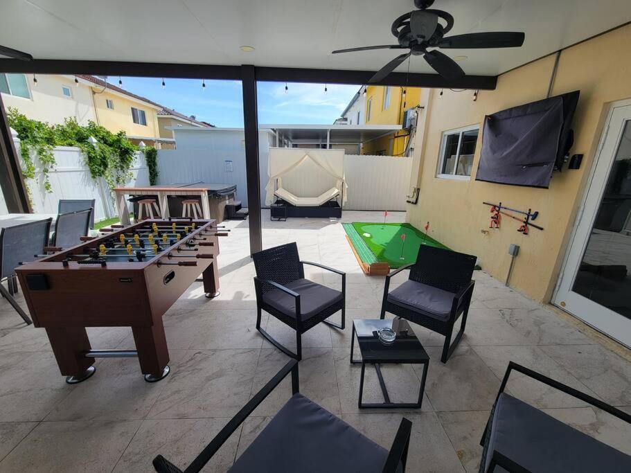 Holiday home Boutique Style House, Mini Golf Bbq Hot-tub Ev-charger Foosball Miami