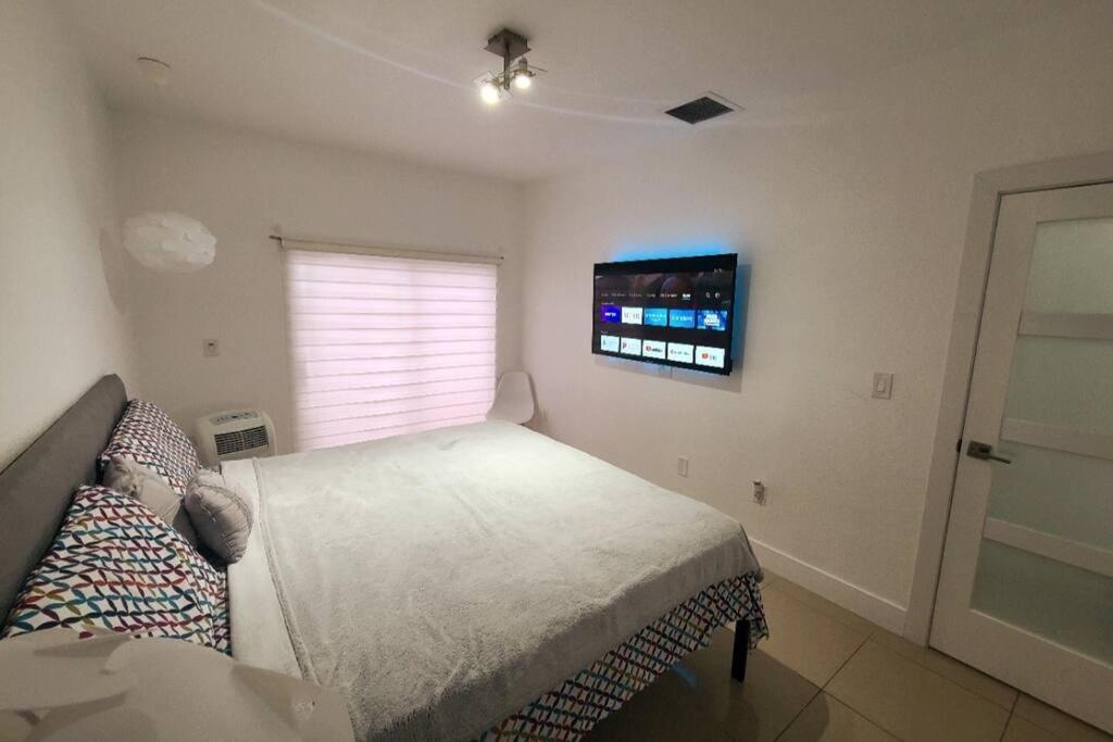 Boutique Style House, Mini Golf Bbq Hot-tub Ev-charger Foosball
