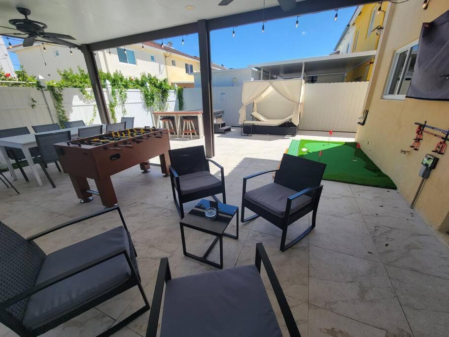 Holiday home Boutique Style House, Mini Golf Bbq Hot-tub Ev-charger Foosball *