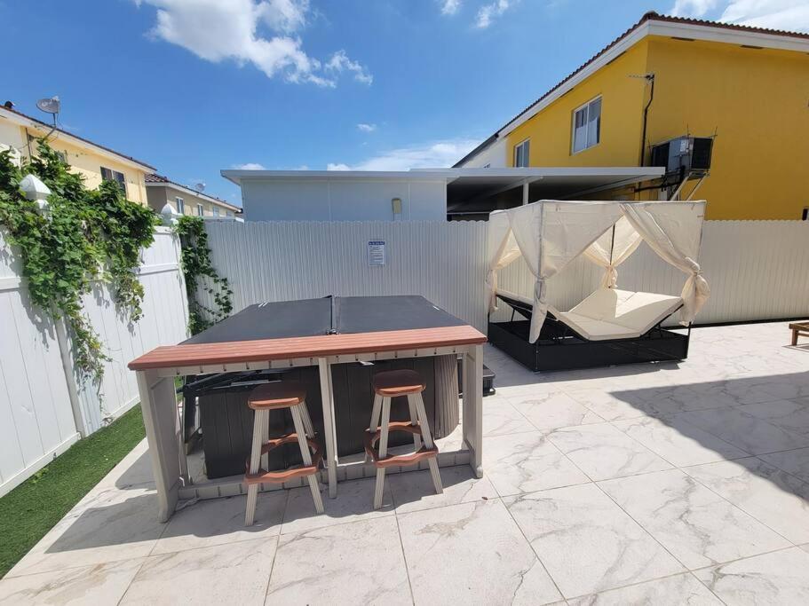 Boutique Style House, Mini Golf Bbq Hot-tub Ev-charger Foosball *