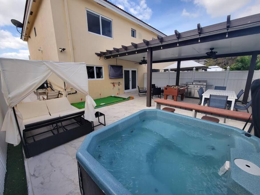Boutique Style House, Mini Golf Bbq Hot-tub Ev-charger Foosball * Miami