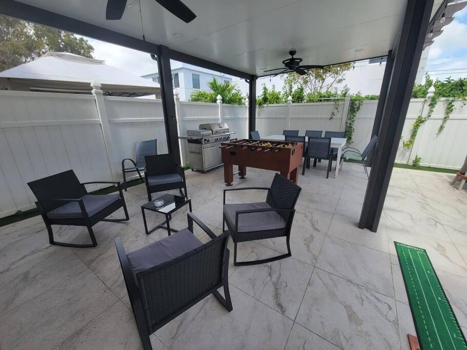 Holiday home Boutique Style House, Mini Golf Bbq Hot-tub Ev-charger Foosball