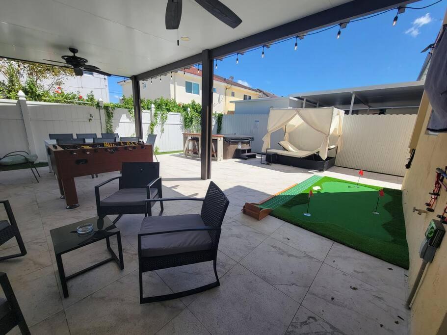 Holiday home Boutique Style House, Mini Golf Bbq Hot-tub Ev-charger Foosball Miami