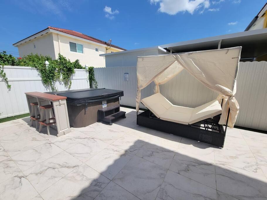 Boutique Style House, Mini Golf Bbq Hot-tub Ev-charger Foosball Miami
