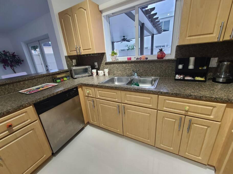 Boutique Style House, Mini Golf Bbq Hot-tub Ev-charger Foosball * Miami