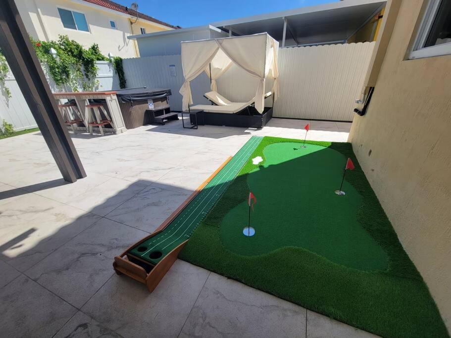 Boutique Style House, Mini Golf Bbq Hot-tub Ev-charger Foosball Holiday home Miami