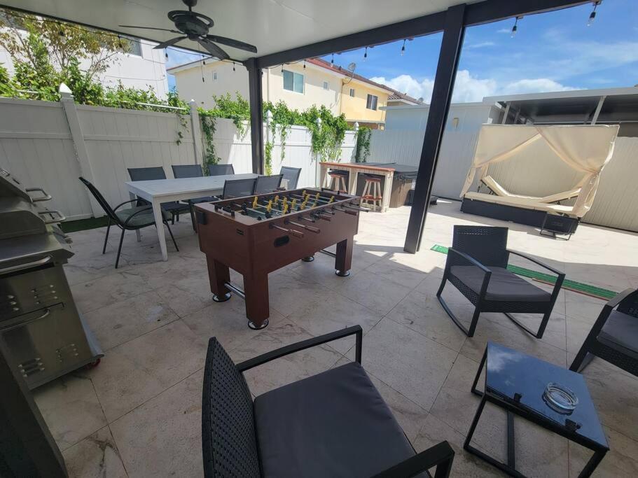 Boutique Style House, Mini Golf Bbq Hot-tub Ev-charger Foosball