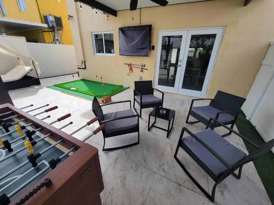 Boutique Style House, Mini Golf Bbq Hot-tub Ev-charger Foosball
