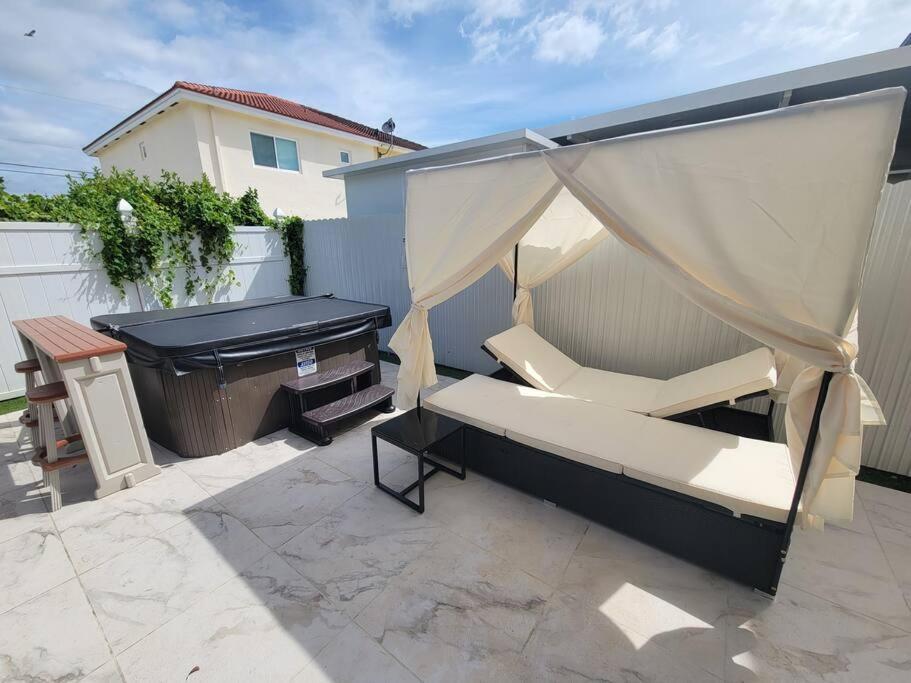 Boutique Style House, Mini Golf Bbq Hot-tub Ev-charger Foosball Holiday home Miami