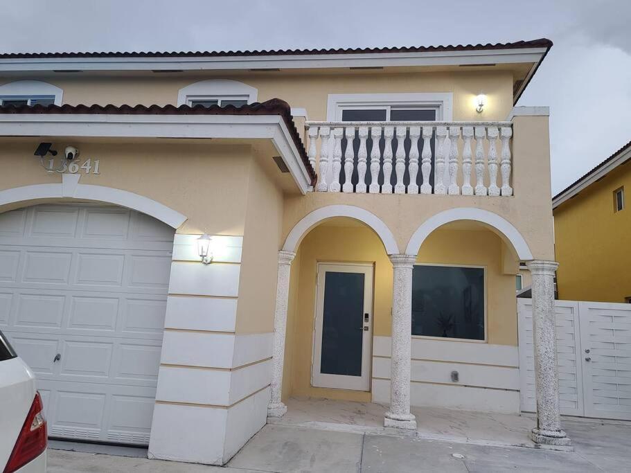 Boutique Style House, Mini Golf Bbq Hot-tub Ev-charger Foosball Miami