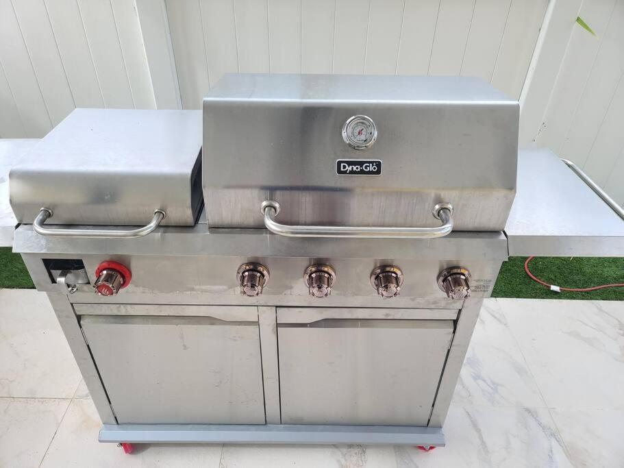 Holiday home Boutique Style House, Mini Golf Bbq Hot-tub Ev-charger Foosball