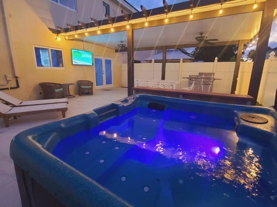 Boutique Style House, Mini Golf Bbq Hot-tub Ev-charger Foosball * Miami