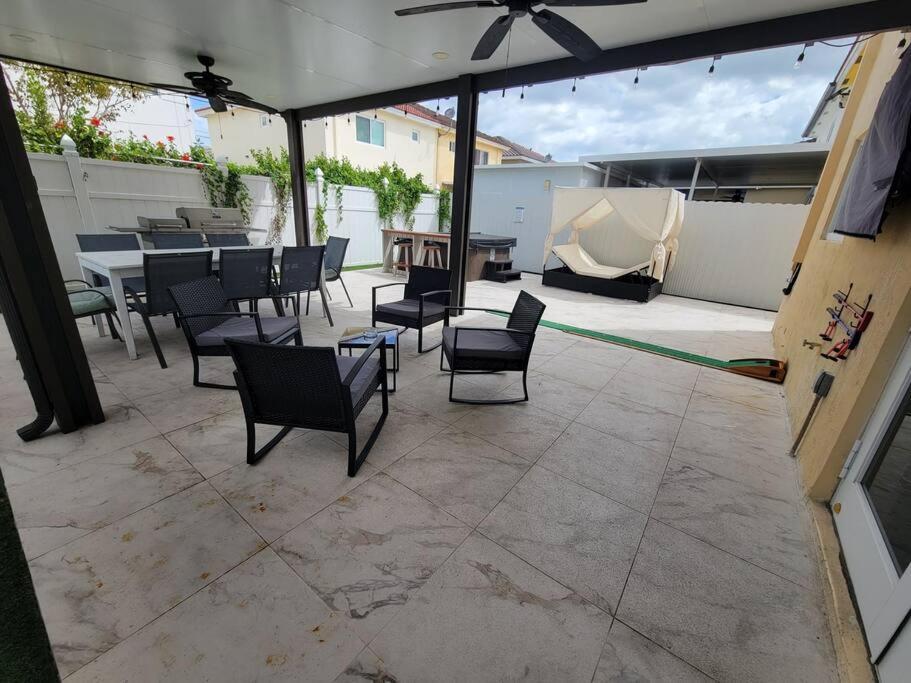 Holiday home Boutique Style House, Mini Golf Bbq Hot-tub Ev-charger Foosball Miami